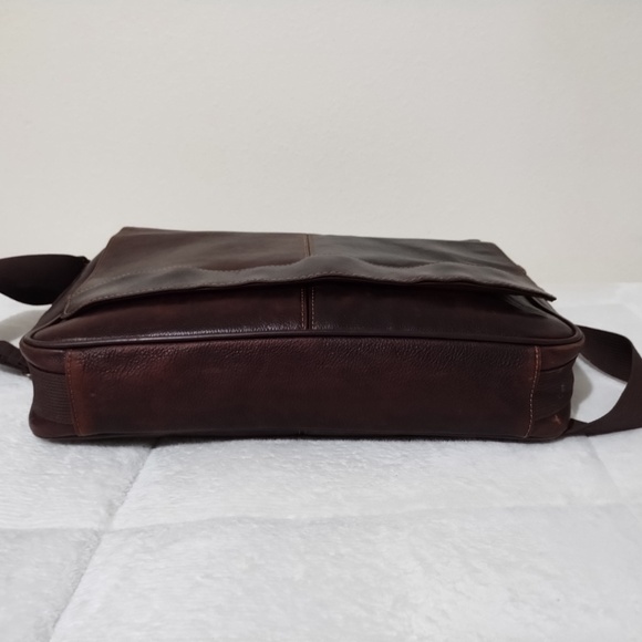 Wilson leather Messenger Bag - Picture 3 of 16